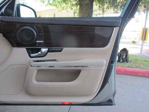 Used 2011 Jaguar XJ L image 20