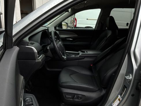 Used 2025 Toyota Grand Highlander FWD image 10