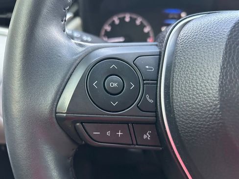 Used 2025 Toyota Corolla Cross LE FWD image 20