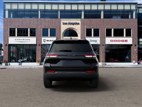 New 2025 Jeep Grand Cherokee Altitude image 7