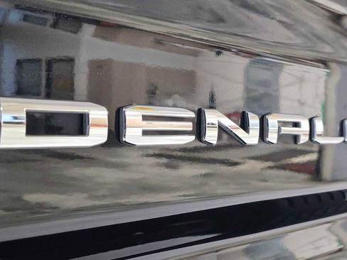 Used 2023 GMC Sierra 3500 Denali w/ Denali Black Diamond Edition image 17