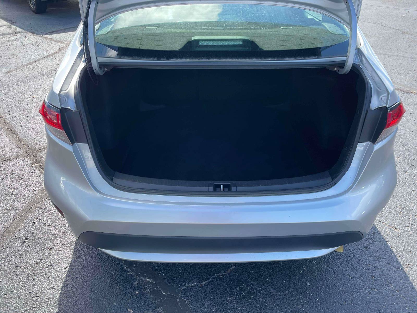 Used 2022 Toyota Corolla LE FWD image 6