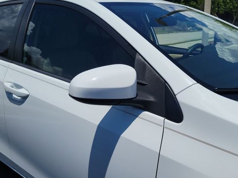 Used 2017 Toyota Corolla LE FWD image 9