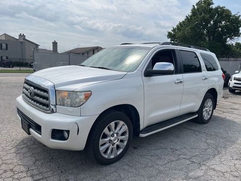 Used 2016 Toyota Sequoia Platinum RWD image 2