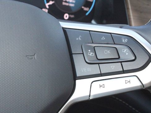 Used 2025 Volkswagen Atlas SE AWD/4WD image 29