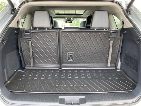 Used 2024 Toyota Highlander Platinum AWD/4WD image 5