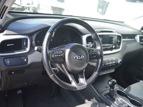 Used 2016 Kia Sorento LX w/ LX Convenience Package image 14