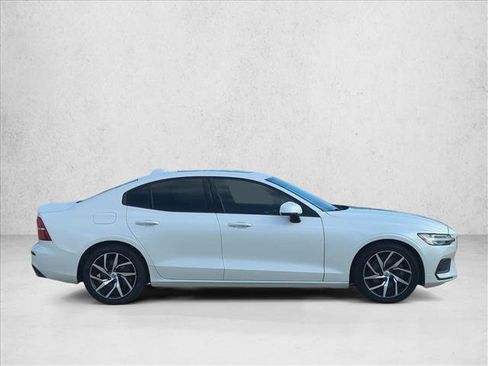 Used 2020 Volvo S60 T5 Momentum w/ Premium Package image 4