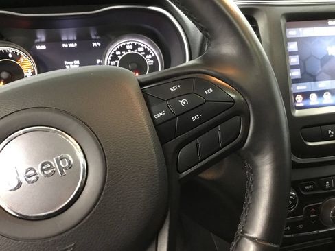 Used 2021 Jeep Cherokee Trailhawk w/ Sun & Sound Group AWD/4WD image 15