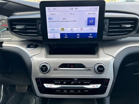 Used 2023 Ford Explorer XLT image 28