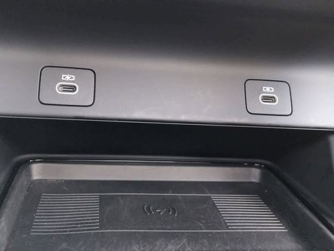 Used 2025 Land Rover Discovery Sport Dynamic SE image 32