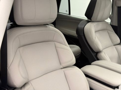New 2026 Lincoln Navigator Reserve image 13