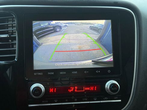 Used 2020 Mitsubishi Outlander SE image 32