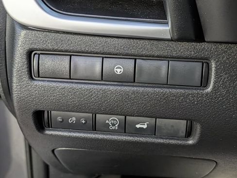 Used 2024 Nissan Rogue SV FWD image 23