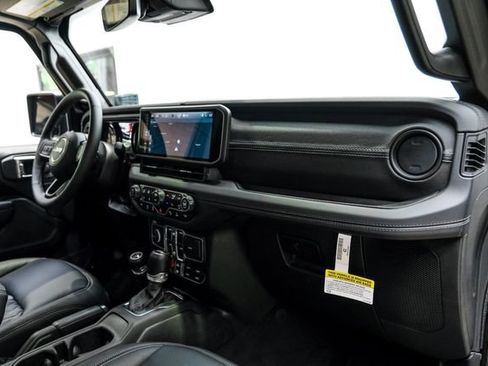 Used 2024 Jeep Wrangler Unlimited Rubicon w/ Technology Group AWD/4WD image 18