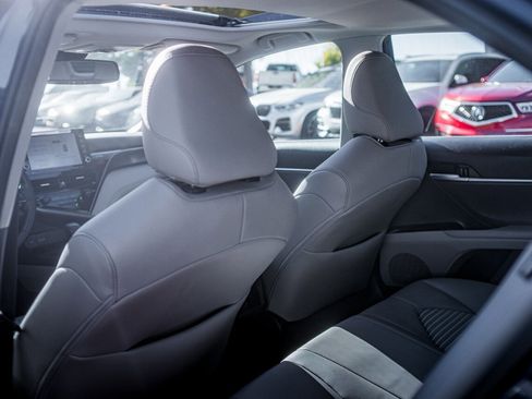 Used 2024 Toyota Camry SE image 28