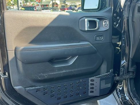 Used 2022 Jeep Gladiator Overland AWD/4WD image 9