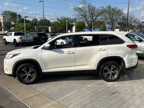 Used 2019 Toyota Highlander LE image 13