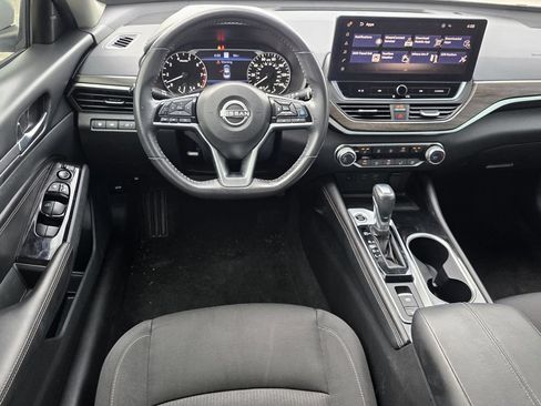 Used 2023 Nissan Altima 2.5 SV w/ SV Premium Package FWD image 11