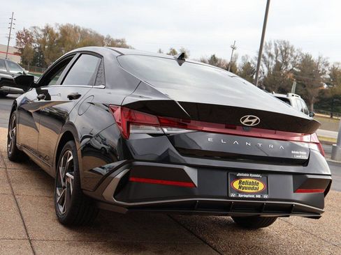 New 2025 Hyundai Elantra Limited image 4