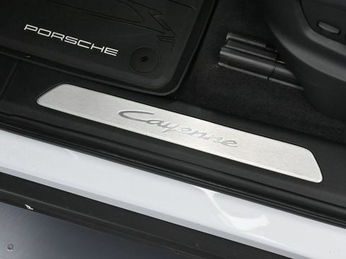 Certified 2024 Porsche Cayenne Coupe AWD/4WD image 16