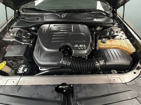 Used 2016 Dodge Challenger SXT RWD image 22