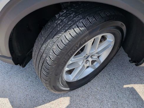 Used 2025 Ford Explorer Active RWD image 47