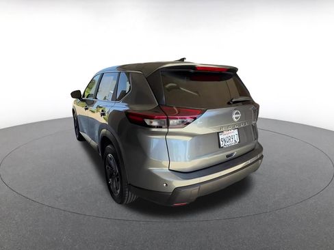 Used 2025 Nissan Rogue SV FWD image 11