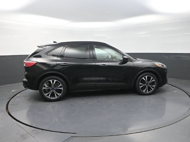 Used 2021 Ford Escape SE w/ SE Sport Appearance Package FWD image 9