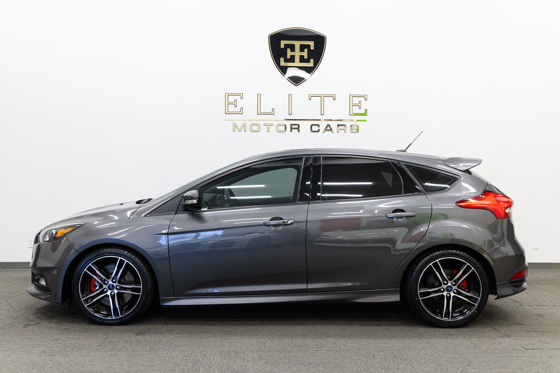 Used 2016 Ford Focus ST w/ Equipment Group 402A FWD image 2