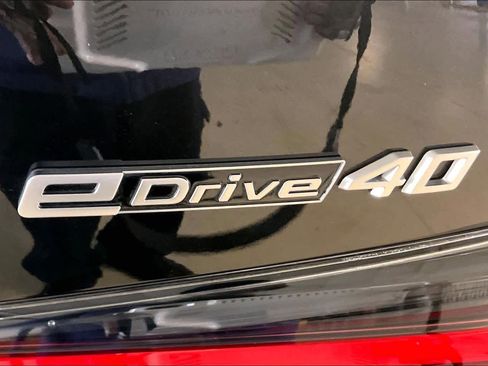 Certified 2025 BMW i4 eDrive40 image 9