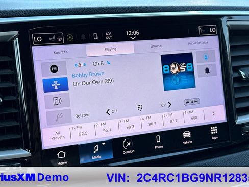 Used 2022 Chrysler Pacifica Touring-L image 51