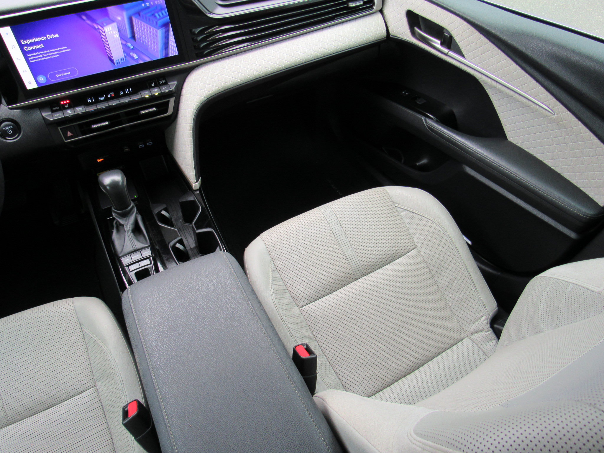 Used 2025 Toyota Camry XLE FWD image 33