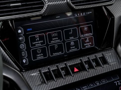 Used 2024 Lamborghini Urus Performante AWD/4WD image 26
