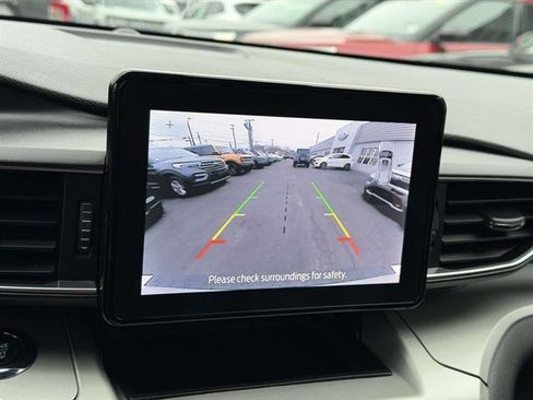 Used 2022 Ford Explorer XLT w/ Equipment Group 202A image 38