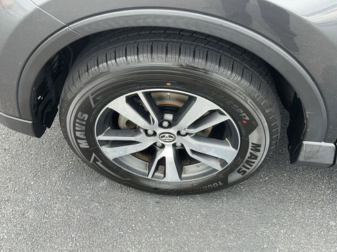 Used 2018 Toyota RAV4 XLE AWD/4WD image 12