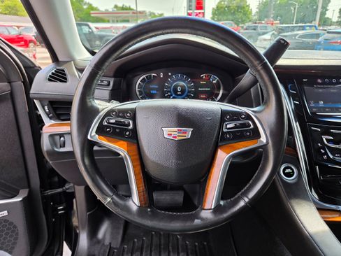 Used 2016 Cadillac Escalade ESV Luxury AWD/4WD image 5