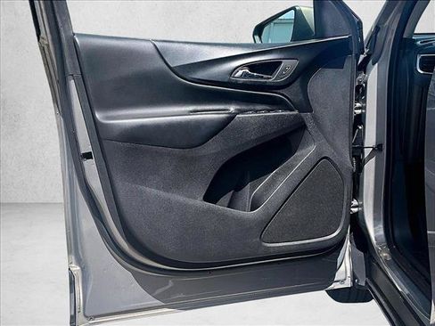Used 2019 Chevrolet Equinox LT FWD image 18