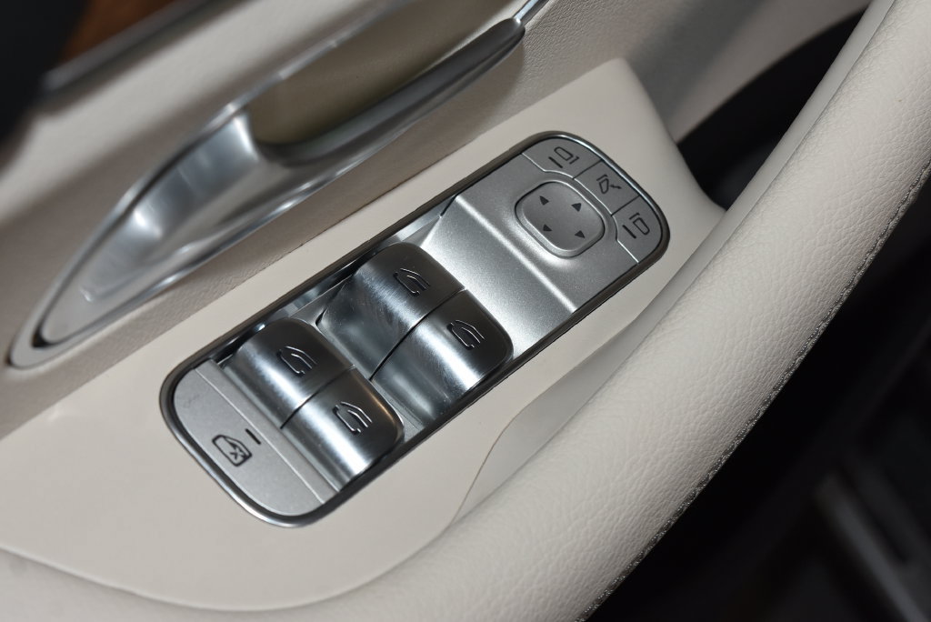Certified 2025 Mercedes-Benz GLE 450 4MATIC image 6