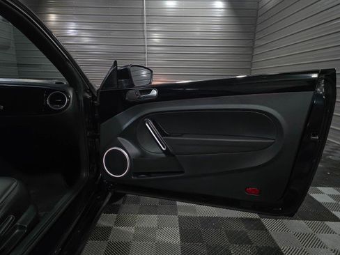 Used 2019 Volkswagen Beetle 2.0T SE FWD image 31