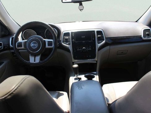 Used 2012 Jeep Grand Cherokee Laredo AWD/4WD image 8