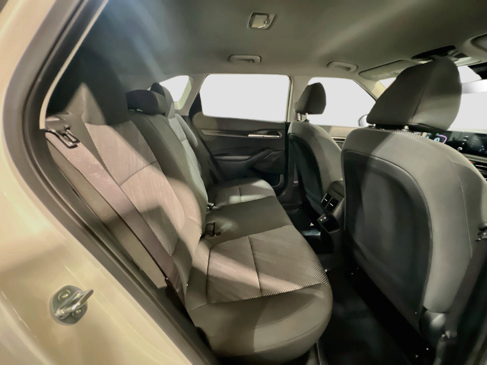 Used 2025 Kia Seltos LX AWD/4WD image 19