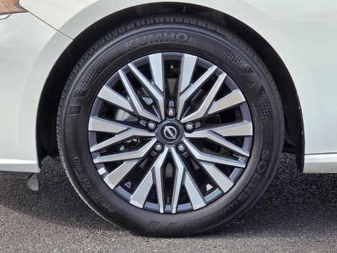 Used 2025 Nissan Altima 2.5 SV image 9