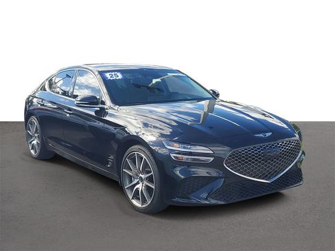 Used 2025 Genesis G70 2.5T image 3
