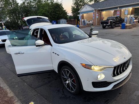 Used 2018 Maserati Levante image 9