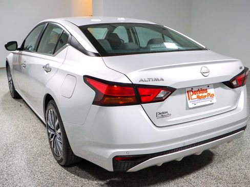 Used 2024 Nissan Altima 2.5 SV image 9