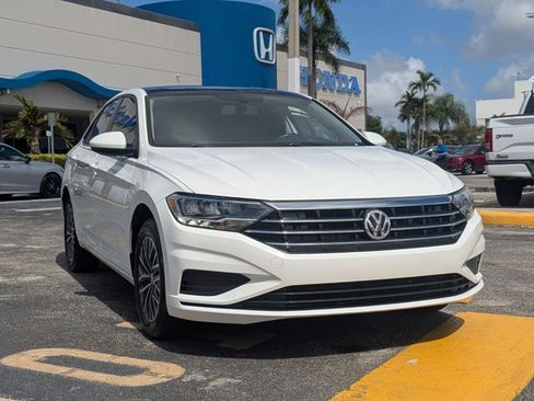 Used 2019 Volkswagen Jetta SE w/ Cold Weather Package image 3