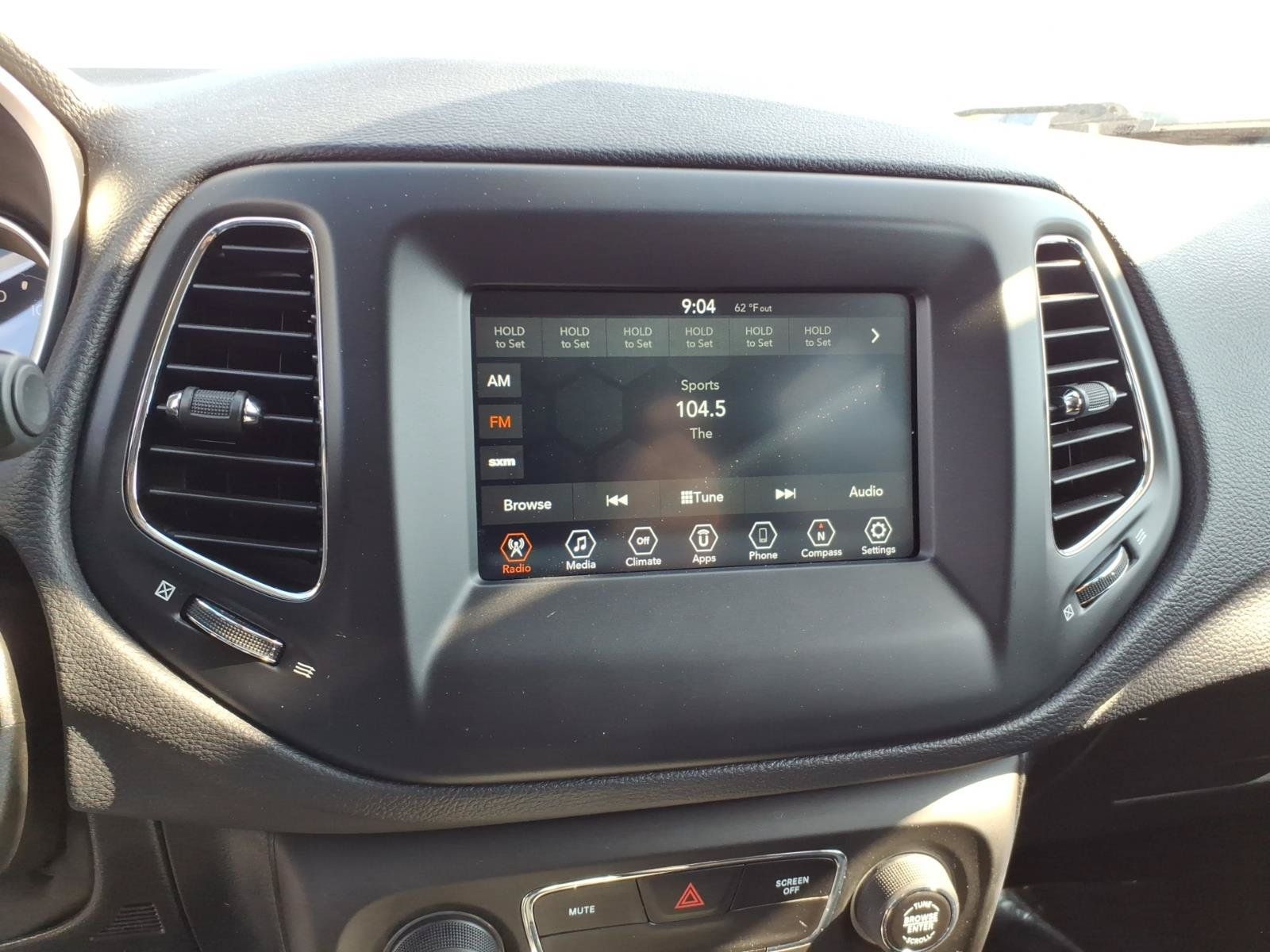 Used 2019 Jeep Compass Latitude FWD image 20