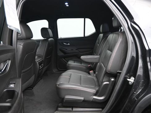 Used 2023 Chevrolet Traverse RS image 32