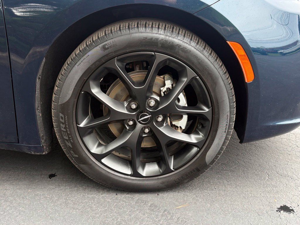 Used 2025 Chrysler Pacifica Limited FWD image 15